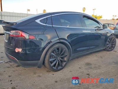 Trzecie zdjęcie samochodu z tyłu: 2017 TESLA MODEL X VIN:5YJXCBE27HF051438 - miniatura