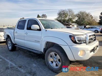 Czwarte zdjęcie samochodu z boku: 2005 TOYOTA TACOMA DOUBLE CAB PRERUNNER VIN:5TEJU62N45Z106950 - miniatura