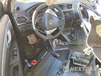 Zdjęcie 8 z 13 samochodu: 2015 NISSAN SENTRA S VIN:3N1AB7AP8FY325905 - miniatura