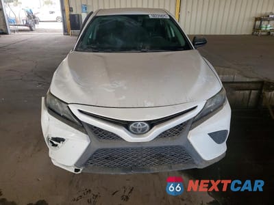 Piąte zdjęcie samochodu w środku: 2020 TOYOTA CAMRY SE VIN:4T1G11AK2LU328420 - miniatura