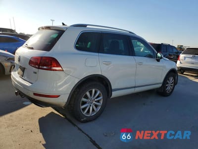 Trzecie zdjęcie samochodu z tyłu: 2011 VOLKSWAGEN TOUAREG V6 TDI VIN:WVGFK9BP3BD002898 - miniatura