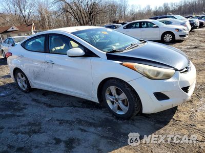 Czwarte zdjęcie samochodu z boku: 2013 HYUNDAI ELANTRA GLS VIN:5NPDH4AE1DH267975 - miniatura