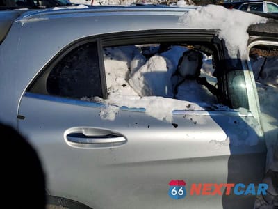 Zdjęcie 10 z 12 samochodu: 2020 MERCEDES-BENZ GLA 250 4MATIC VIN:W1NTG4GB5LU030706 - miniatura