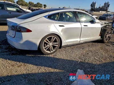 Trzecie zdjęcie samochodu z tyłu: 2014 TESLA MODEL S VIN:5YJSA1H11EFP57345 - miniatura