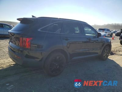 Trzecie zdjęcie samochodu z tyłu: 2021 KIA SORENTO S VIN:5XYRLDLCXMG055406 - miniatura