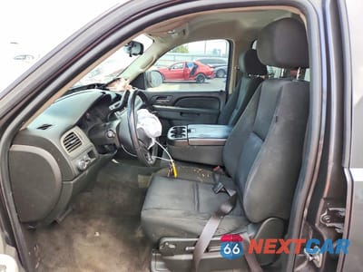 Zdjęcie 7 z 13 samochodu: 2010 CHEVROLET SUBURBAN C1500 LS VIN:1GNUCHE08AR226825 - miniatura