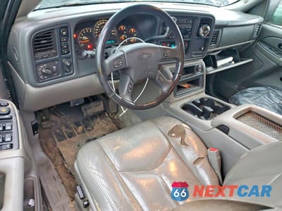 Zdjęcie 8 z 13 samochodu: 2005 CHEVROLET SUBURBAN K1500 VIN:1GNFK16Z55J205435 - miniatura