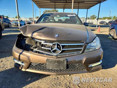Piąte zdjęcie samochodu w środku: 2014 MERCEDES-BENZ C 250 VIN:WDDGF4HB5EA933958 - miniatura