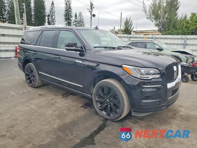 Czwarte zdjęcie samochodu z boku: 2023 LINCOLN NAVIGATOR RESERVE VIN:5LMJJ2LGXPEL10846 - miniatura