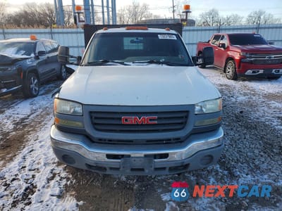 Piąte zdjęcie samochodu w środku: 2006 GMC SIERRA FLATBED TRUCK VIN:1GTJK39D76E230572 - miniatura