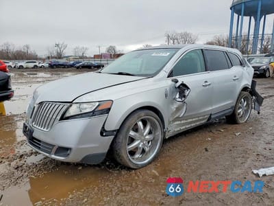 2015 LINCOLN TOWNHOUSE MKT 2LMHJ5FK4FBL04266 - główne zdjęcie licytacji z USA - miniatura