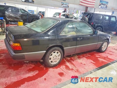 Trzecie zdjęcie samochodu z tyłu: 1990 MERCEDES-BENZ 300 CE VIN:WDBEA51E0LB264868 - miniatura