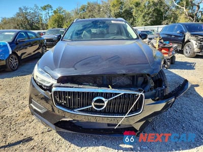 Piąte zdjęcie samochodu w środku: 2018 VOLVO XC60 T6 MOMENTUM VIN:YV4A22RK7J1043290 - miniatura