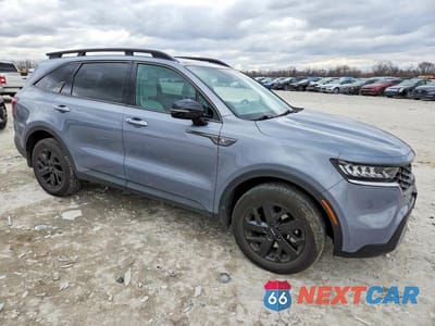 Czwarte zdjęcie samochodu z boku: 2023 KIA SORENTO S VIN:5XYRLDLC8PG225010 - miniatura