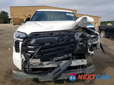 Piąte zdjęcie samochodu w środku: 2025 TOYOTA TUNDRA SR5 VIN:5TFLA5DA1SX285425 - miniatura