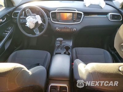 Zdjęcie 8 z 13 samochodu: 2019 KIA SORENTO L VIN:5XYPG4A36KG580393 - miniatura