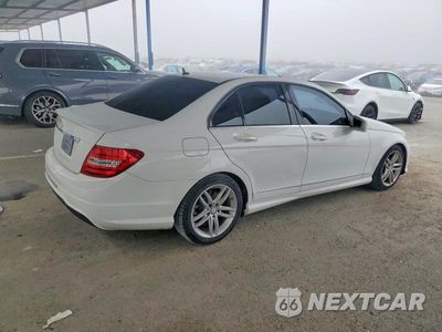 Trzecie zdjęcie samochodu z tyłu: 2013 MERCEDES-BENZ C 250 VIN:WDDGF4HB1DR248551 - miniatura
