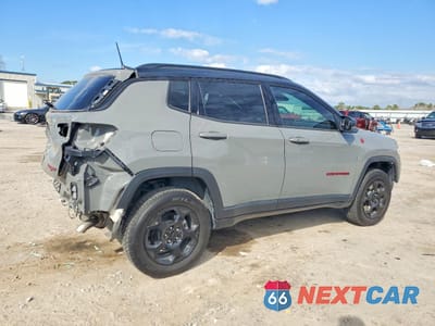 Trzecie zdjęcie samochodu z tyłu: 2023 JEEP COMPASS TRAILHAWK VIN:3C4NJDDNXPT564221 - miniatura