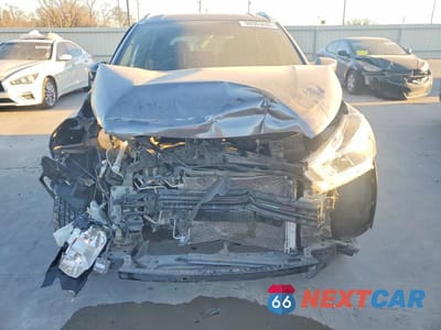 Piąte zdjęcie samochodu w środku: 2019 NISS KICKS S VIN:3N1CP5CU1KL507132 - miniatura
