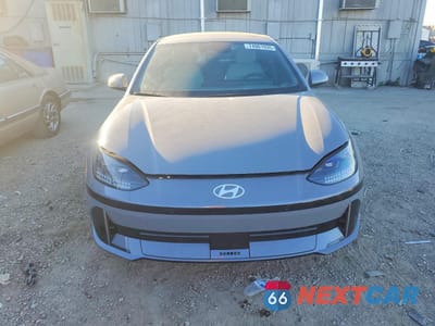 Piąte zdjęcie samochodu w środku: 2025 HYUNDAI IONIQ 6 SEL VIN:KMHM34AA1SA091246 - miniatura