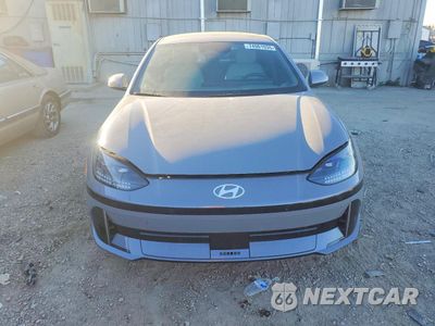 Piąte zdjęcie samochodu w środku: 2025 HYUNDAI IONIQ 6 SEL VIN:KMHM34AA1SA091246 - miniatura