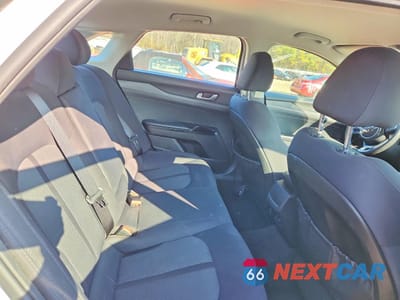 Zdjęcie 10 z 14 samochodu: 2023 KIA K5 LXS VIN:5XXG14J24PG203615 - miniatura