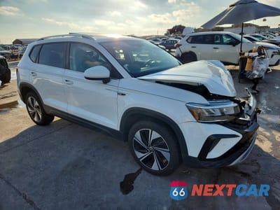 Czwarte zdjęcie samochodu z boku: 2023 VOLKSWAGEN TAOS SE VIN:3VVVX7B24PM363547 - miniatura