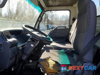 Piąte zdjęcie samochodu w środku: 2007 ISUZU NPR REFUSE TRUCK VIN:4KLC4B1U17J805265 - miniatura