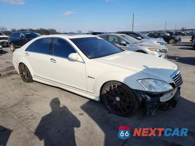 Czwarte zdjęcie samochodu z boku: 2009 MERCEDES-BENZ S 63 AMG VIN:WDDNG77X39A268521 - miniatura