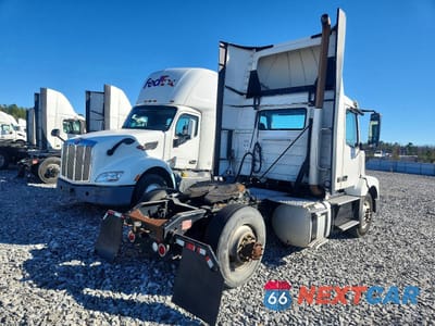 Czwarte zdjęcie samochodu z boku: 2017 VOLVO VNL SEMI TRUCK VIN:4V4N39TG6HN988091 - miniatura