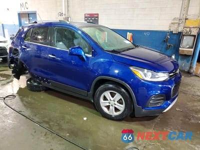 Czwarte zdjęcie samochodu z boku: 2017 CHEVROLET TRAX 1LT VIN:3GNCJLSB2HL219025 - miniatura