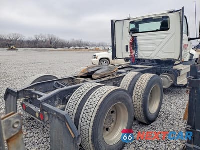 Czwarte zdjęcie samochodu z boku: 2018 INTERNATIONAL RH613 - SEMI TRUCK VIN:3HSDWTZR4JN794164 - miniatura