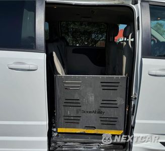 Zdjęcie 13 z 13 samochodu: 2018 DODGE GRAND CARAVAN SE VIN:2C7WDGBG2JR363038 - miniatura