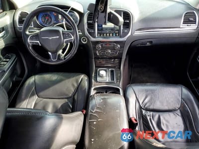 Zdjęcie 8 z 12 samochodu: 2016 CHRYSLER 300 LIMITED VIN:2C3CCAAG7GH268429 - miniatura