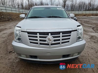 Piąte zdjęcie samochodu w środku: 2011 CADILLAC ESCALADE ESV LUXURY VIN:1GYS4HEF8BR279053 - miniatura