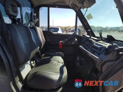 Zdjęcie 6 z 11 samochodu: 2025 CAN-AM DEFENDER VIN:3JBUVAX43SK010523 - miniatura