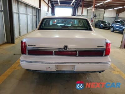 Zdjęcie 6 z 13 samochodu: 1996 LINCOLN TOWN CAR CARTIER VIN:1LNLM83W8TY616580 - miniatura