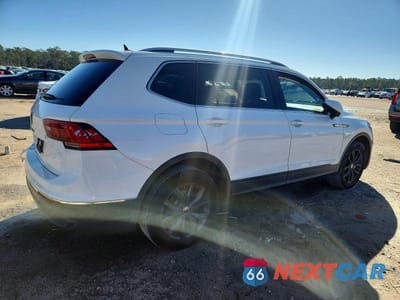 Trzecie zdjęcie samochodu z tyłu: 2022 VOLKSWAGEN TIGUAN SE VIN:3VV3B7AXXNM012061 - miniatura