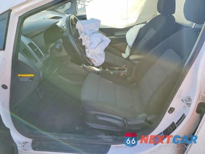 Zdjęcie 7 z 12 samochodu: 2017 KIA FORTE LX VIN:3KPFL4A70HE024239 - miniatura