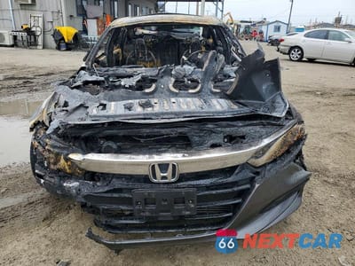 Piąte zdjęcie samochodu w środku: 2018 HONDA ACCORD TOURING VIN:1HGCV1F93JA009248 - miniatura
