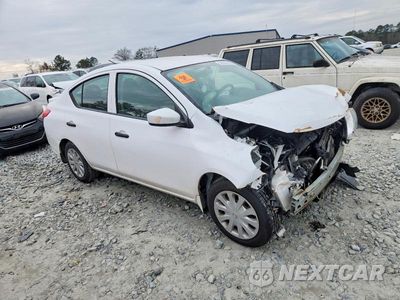 Czwarte zdjęcie samochodu z boku: 2018 NISSAN VERSA S VIN:3N1CN7AP9JL885390 - miniatura