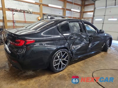 Trzecie zdjęcie samochodu z tyłu: 2022 BMW M550XI VIN:WBA13BK09NCH97228 - miniatura