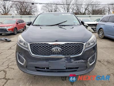 Piąte zdjęcie samochodu w środku: 2017 KIA SORENTO LX VIN:5XYPGDA57HG335256 - miniatura