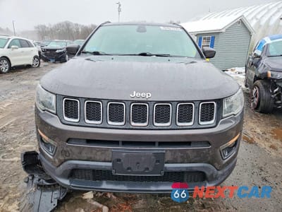 Piąte zdjęcie samochodu w środku: 2018 JEEP COMPASS LATITUDE VIN:3C4NJDBB3JT138998 - miniatura