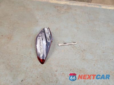 Zdjęcie 12 z 12 samochodu: 2018 MERCEDES-BENZ C 300 4MATIC VIN:WDDWF4KBXJR387335 - miniatura