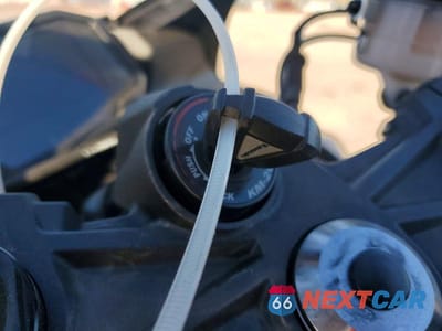 Zdjęcie 8 z 9 samochodu: 2025 KAWASAKI ZX636 K VIN:JKBZXJK16SA010422 - miniatura