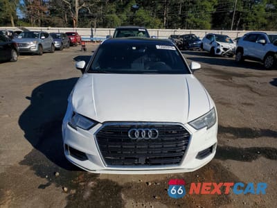 Piąte zdjęcie samochodu w środku: 2018 AUDI A3 PREMIUM VIN:WAUAUGFF3J1042796 - miniatura