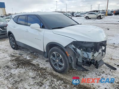 Czwarte zdjęcie samochodu z boku: 2025 CHEVROLET BLAZER 2LT VIN:3GNKBCR44SS118145 - miniatura