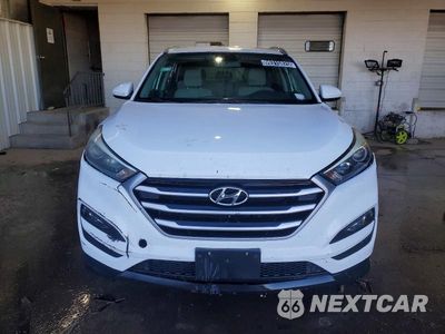 Piąte zdjęcie samochodu w środku: 2017 HYUNDAI TUCSON SE VIN:KM8J33A41HU444728 - miniatura