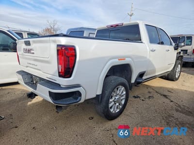 Trzecie zdjęcie samochodu z tyłu: 2021 GMC SIERRA K2500 DENALI VIN:1GT49REY5MF306236 - miniatura